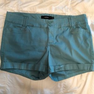 Blue/green stretchy shorts with pockets